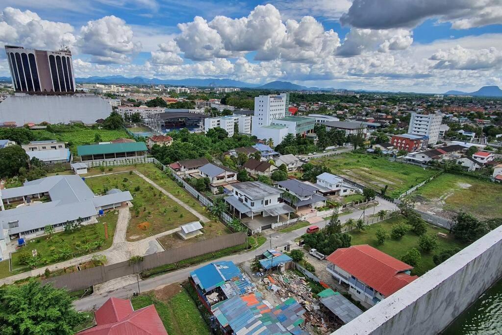 Kozi Square New Sgh Cozy Home Lv7D Kuching Buitenkant foto
