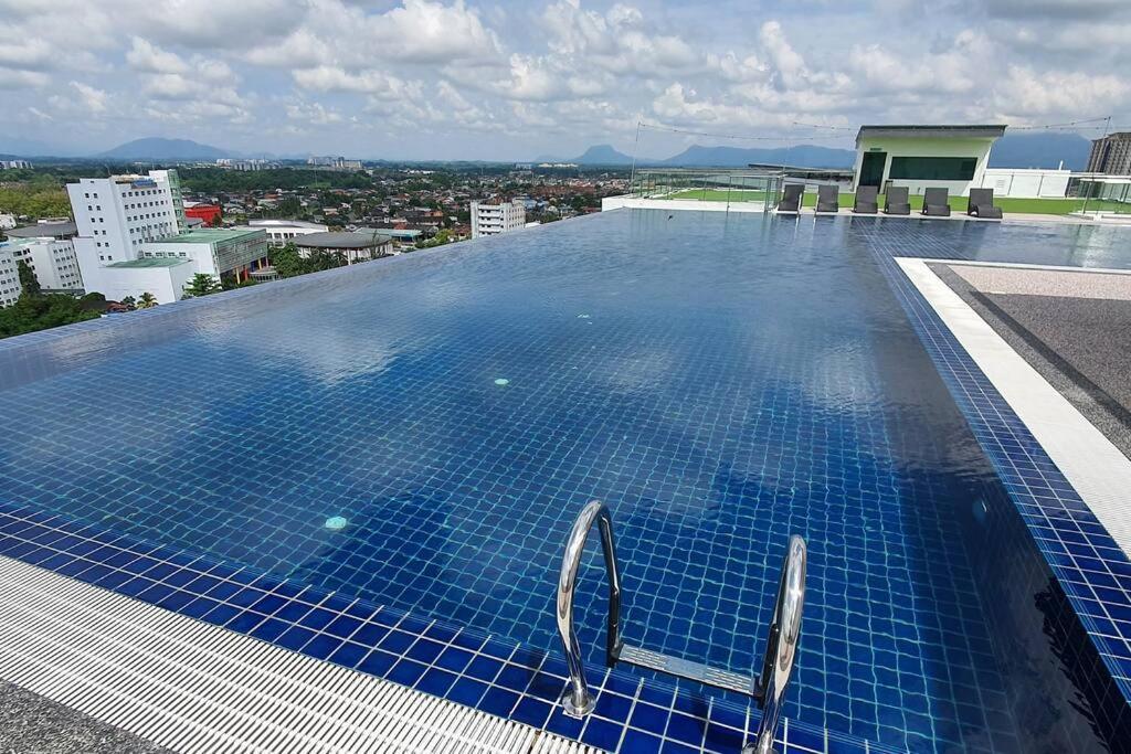 Kozi Square New Sgh Cozy Home Lv7D Kuching Buitenkant foto